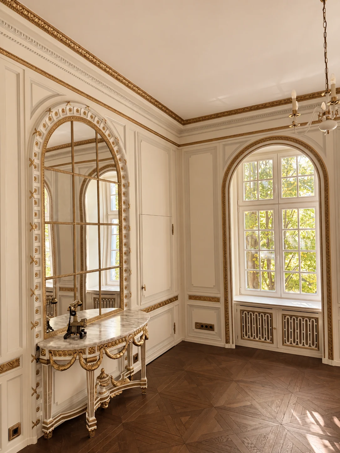 Etage 2: heller Salon mit Spiegel